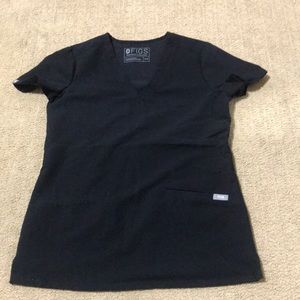 Black figs scrub top